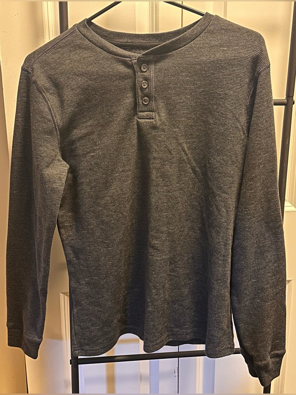 Men's Dark Gray Long-Sleeve Henley Shirt
